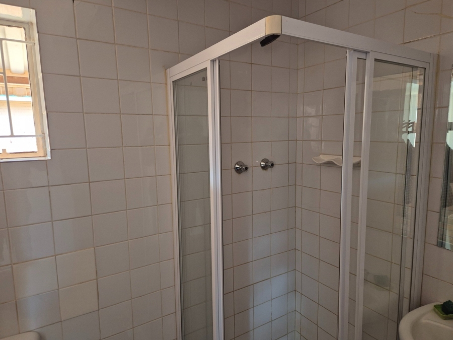 To Let 3 Bedroom Property for Rent in Kannoniers Park North West
